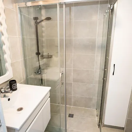 Lazuli Sea View Beachfront Ap 21 *