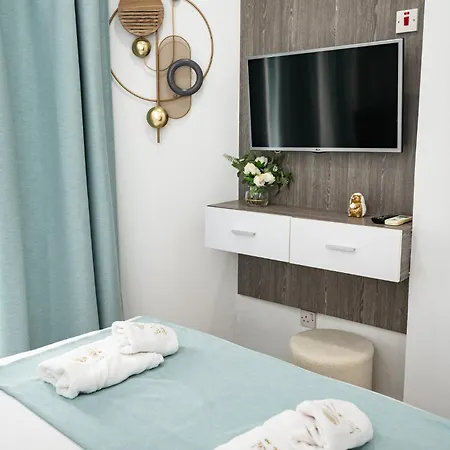 Lazuli Sea View Beachfront Ap 21 Larnaca