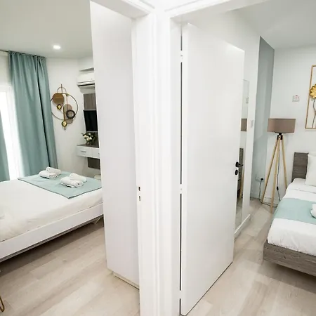Lazuli Sea View Beachfront Ap 21 * Larnaca