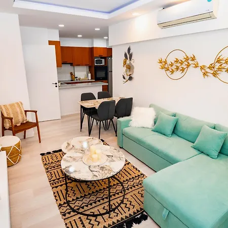 Lazuli Sea View Beachfront Ap 21 لارنكا