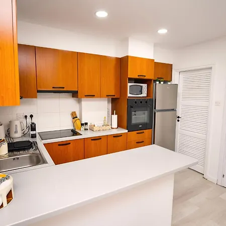 Lazuli Sea View Beachfront Ap 21 Larnaka