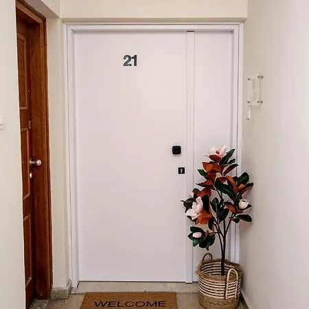 Lazuli Sea View Beachfront Ap 21 * Larnaca