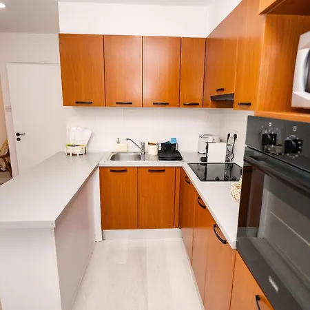 Lazuli Sea View Beachfront Ap 21 شقة