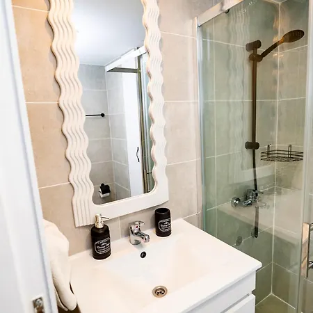 Lazuli Sea View Beachfront Ap 21 Larnaca