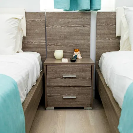 Lazuli Sea View Beachfront Ap 21 * Larnaca