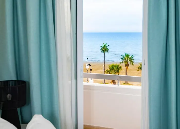 Lazuli Sea View Beachfront Ap 21 *